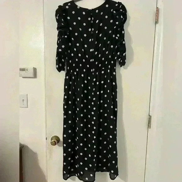 Fun polka dot dress with unique sleeves. SIZE 14 (E108) - Picture 6 of 7